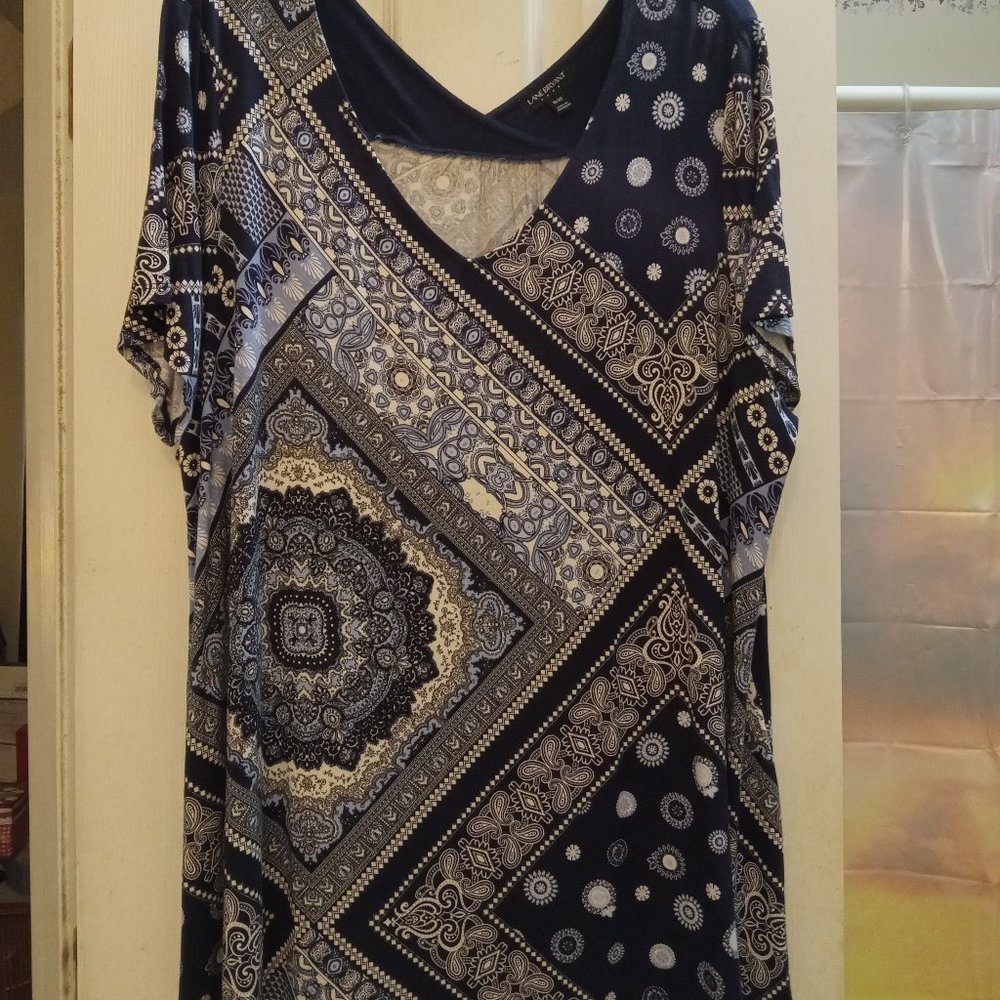 Short Sleeve Blue and White Tunic Made by Lane Bryant in Size 18/20
